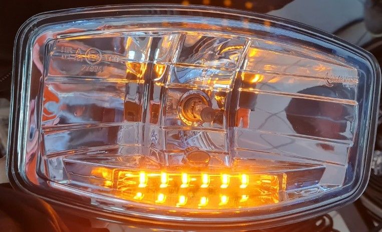 1 Брой Халоген Фар 12V-24V с крушка H7 + 6 ЖЪЛТИ LED габаритни светлини За Камион Трактор Багер Земеделски Машини и др.