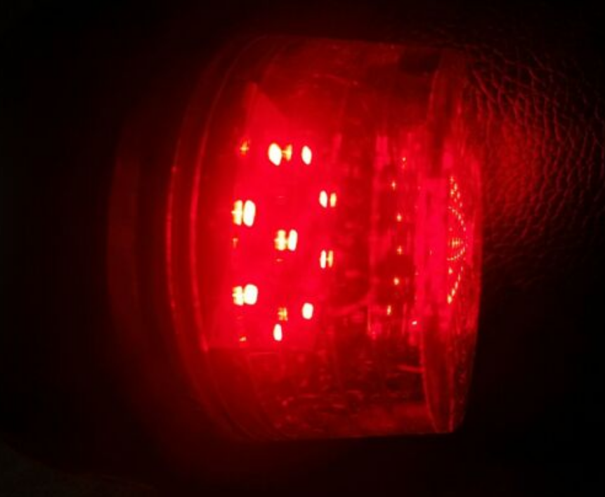 Комплект от 2 броя 12-24V ЛЕД LED Диодни Странични Маркери Рогчета Светлини Опушено Стъкло За Камион Ремарке Каравана Кемпер АТВ бяло - червено 2X MAR946