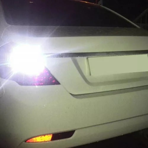 Комплект от 2бр. LED Лед Крушки, 33 SMD, С Лупа, BAU15S 1156 (P21W), 12V, Бяла, Светлина Разминати пинове (150°)