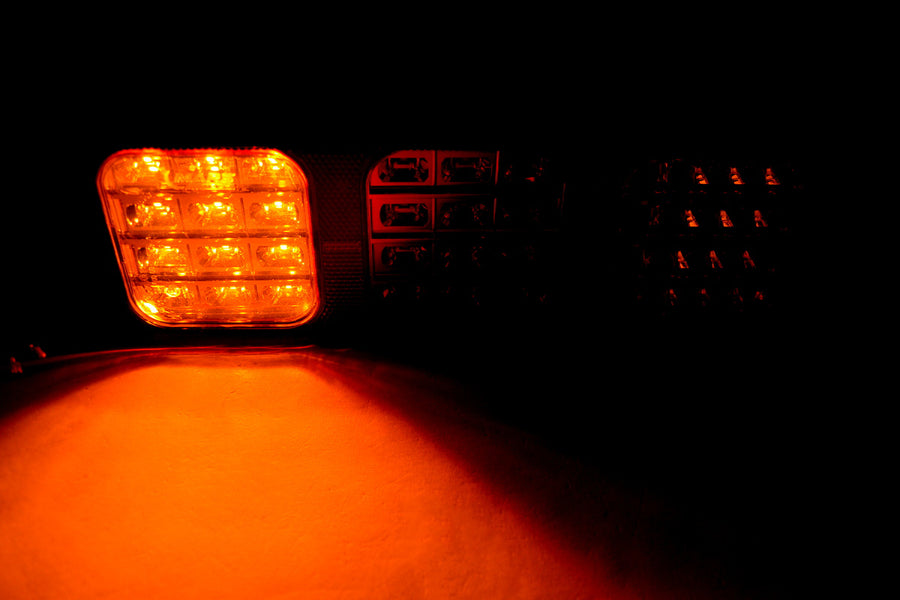 Универсален LED стоп за ремарке с 3 секции и 4 функции, 12-24V