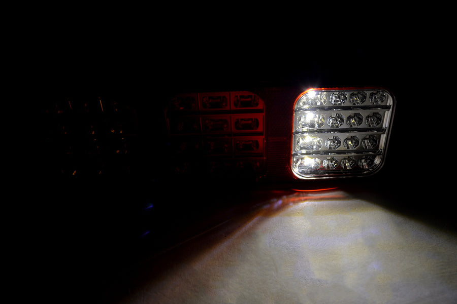 Универсален LED стоп за ремарке с 3 секции и 4 функции, 12-24V