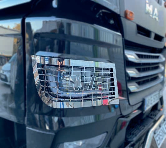 Декорация на решетка за фарове за MAN TGX 2021+, комплект