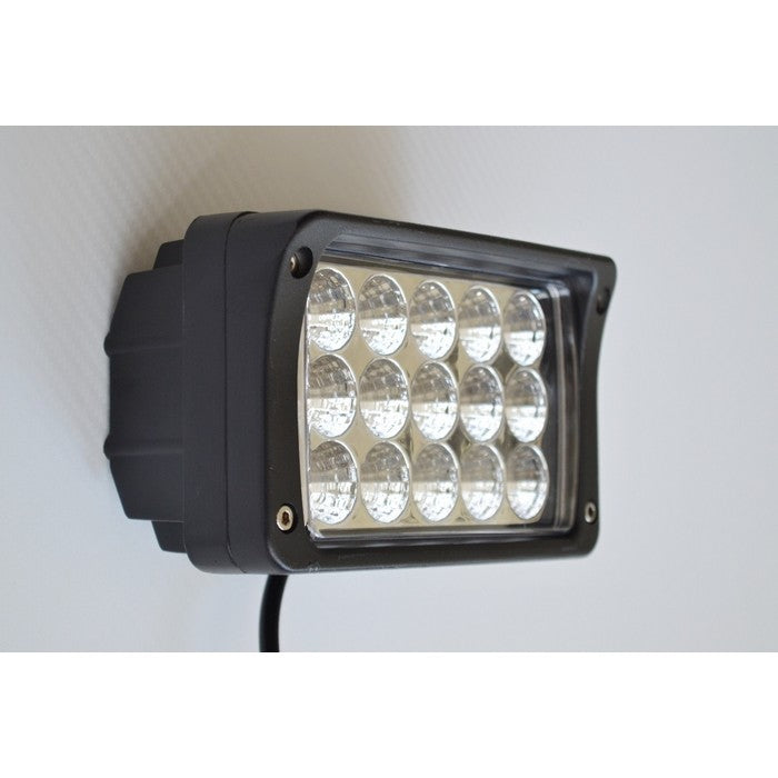LED прожектор / работна лампа с 15 диода, 45W и 3150 лумена.