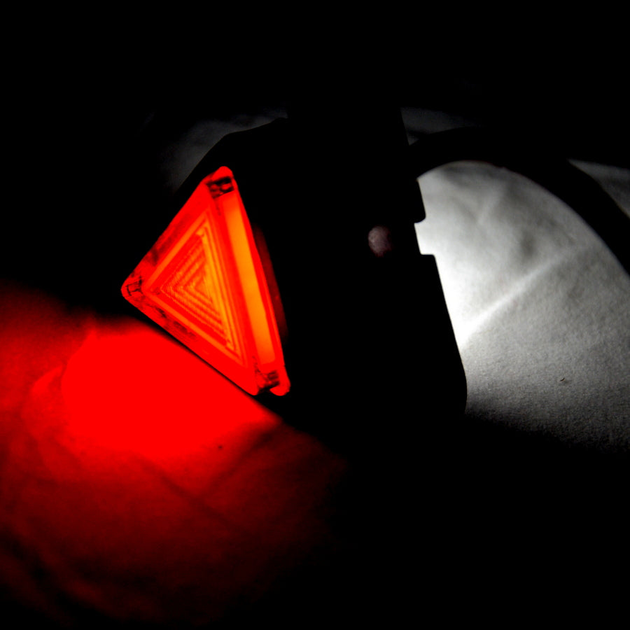 Mini триъгълно LED рогче, червено/бяло - 12/24V