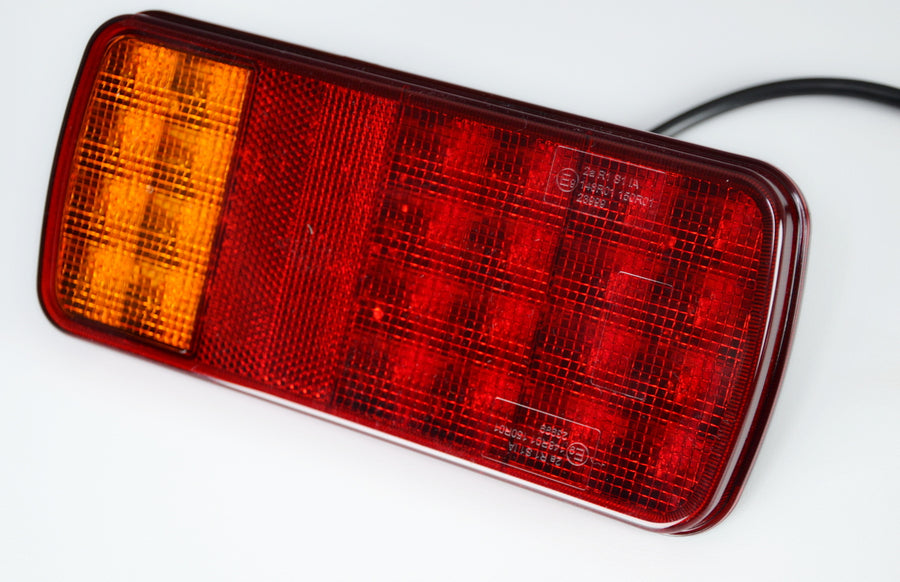 Заден LED диоден стоп с 3 функции, 2m кабел, е-марк, 10-30V