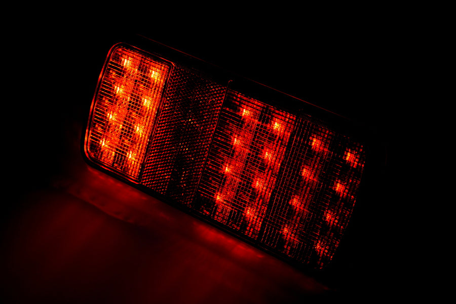 Заден LED диоден стоп с 3 функции, 2m кабел, е-марк, 10-30V