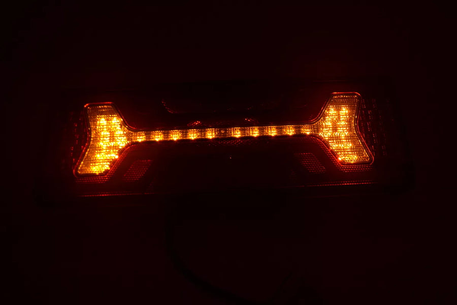 LED стоп за камион – 12/24V, десен с динамичен мигач