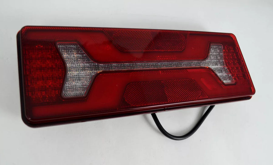 LED стоп за камион – 12/24V, десен с динамичен мигач