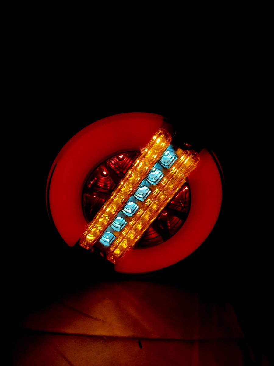 Кръгъл LED неон стоп с динамичен мигач - 12/24V
