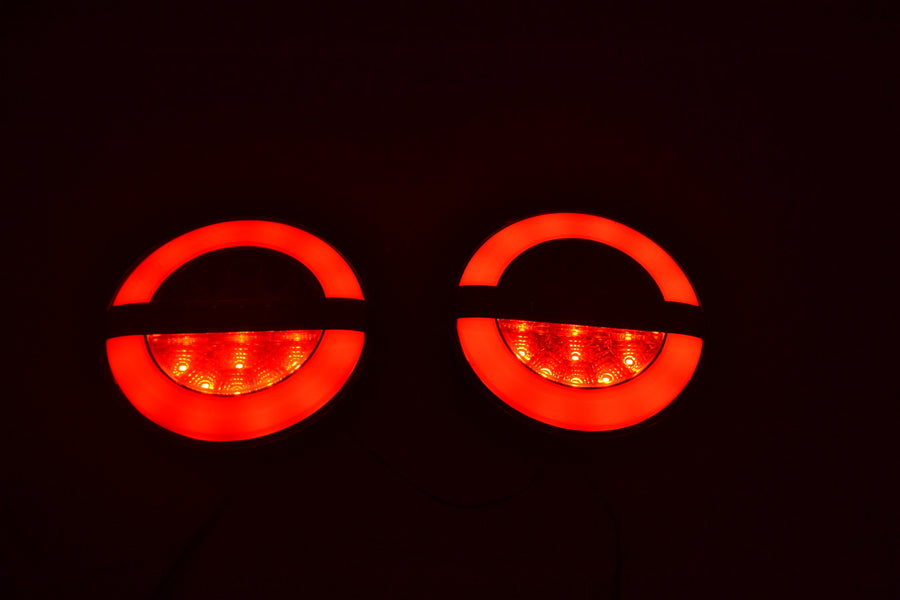 Ляв LED стоп хамбургер, с динамичен мигач, 12-24V - ЧЕРВЕНО-БЯЛО