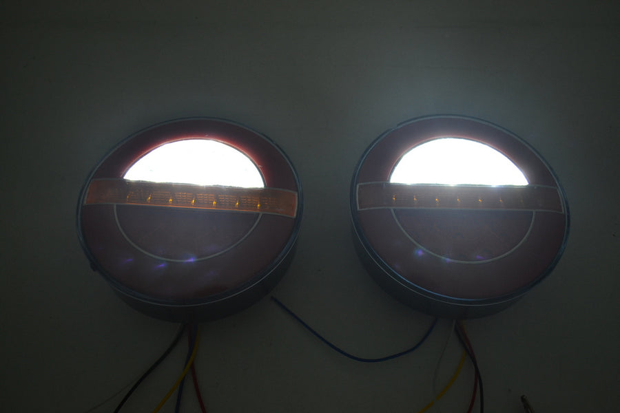 Десен LED стоп хамбургер с динамичен мигач, 12-24V - ЧЕРВЕНО-БЯЛО