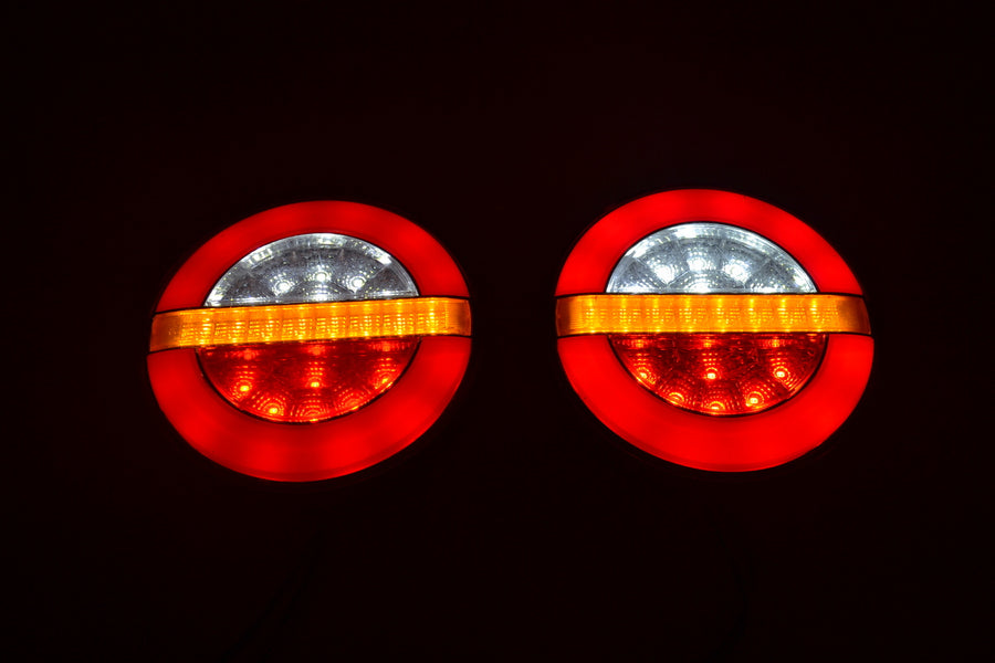Ляв LED стоп хамбургер, с динамичен мигач, 12-24V - ЧЕРВЕНО-БЯЛО
