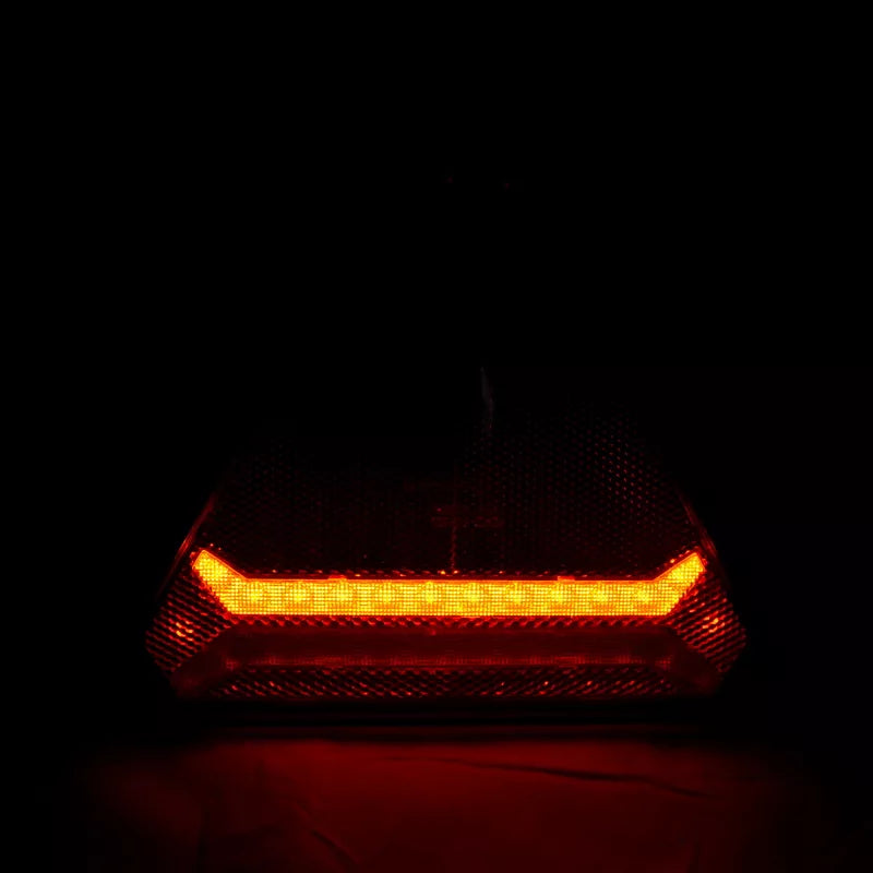 Десен LED триъгълен стоп с 4 функции с динамичен мигач, 12/24V