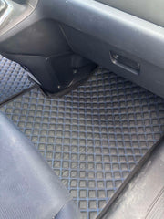Кожена стелка за Honda CRV 2007-2011 г. черна с двоен син шев