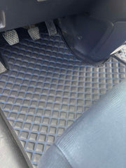 Кожена стелка за Honda CRV 2007-2011 г. черна с двоен син шев