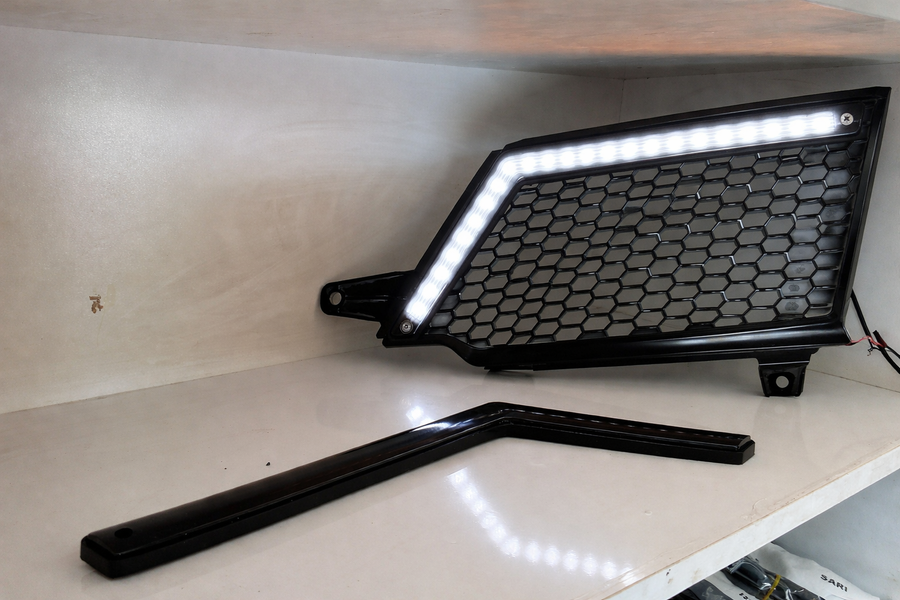 LED светещи вежди за горни халогени за Scania S/R NEXT GEN, бели